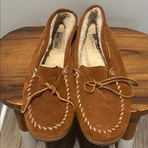 Minnetonka Men's Tan Suede Loafers